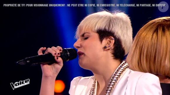 Elvia face à Giuliana Danzé dans The Voice 4, le 7 mars 2015 sur TF1.