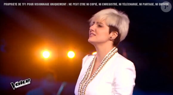 Elvia face à Giuliana Danzé dans The Voice 4, le 7 mars 2015 sur TF1.