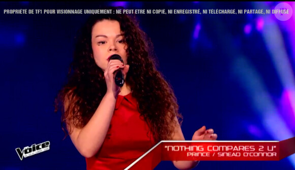 Léa Tchéna face à M'aile dans The Voice 4, le 7 mars 2015 sur TF1.
