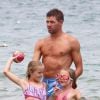 Steven Gerrard en vacances à Ibiza avec ses filles Lilly-Ella et Lexie, le 13 juillet 2014