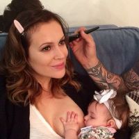 Alyssa Milano : Sublime avec son bébé, elle prend la pose en l'allaitant