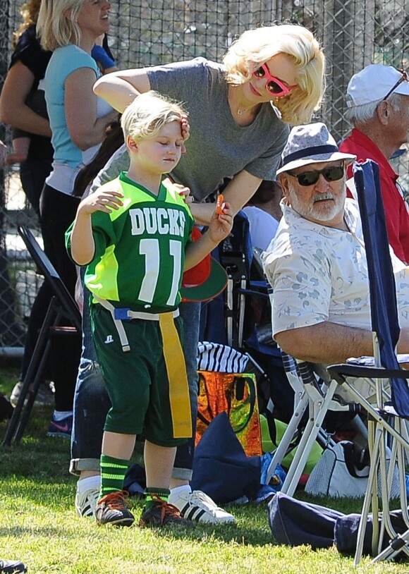 La popstar américaine Gwen Stefani emmène ses fils Kingston, Zuma et Apollo à un match de football à Studio City le 7 mars 2015.