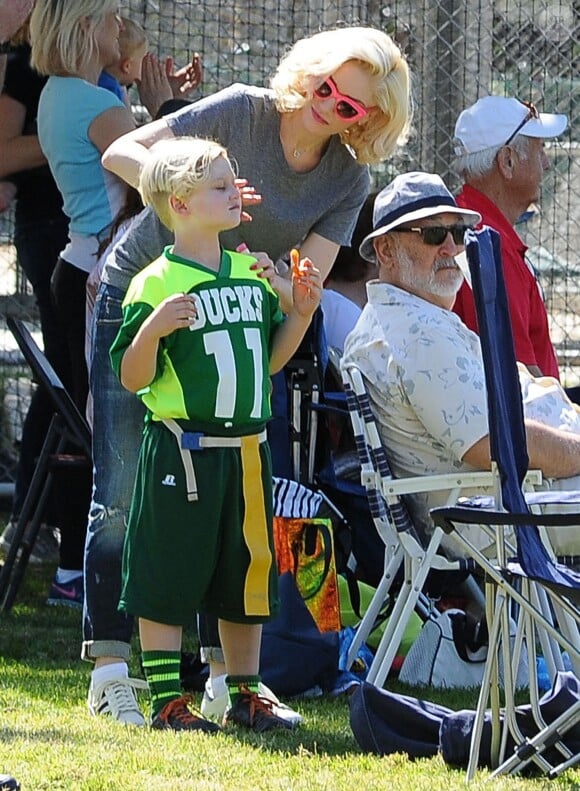 Gwen Stefani emmène ses fils Kingston, Zuma et Apollo à un match de football à Studio City le 7 mars 2015.
