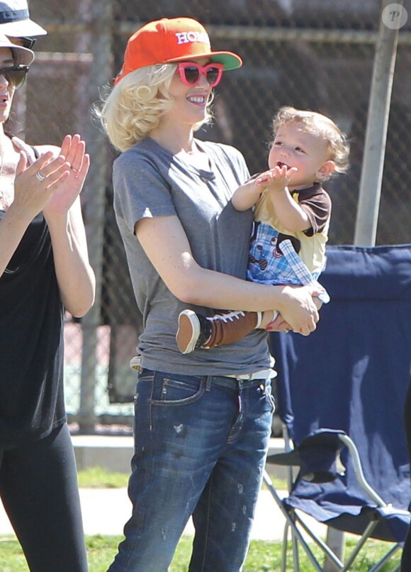 Gwen Stefani emmène ses fils Kingston, Zuma et Apollo à un match de football à Studio City le 7 mars 2015.