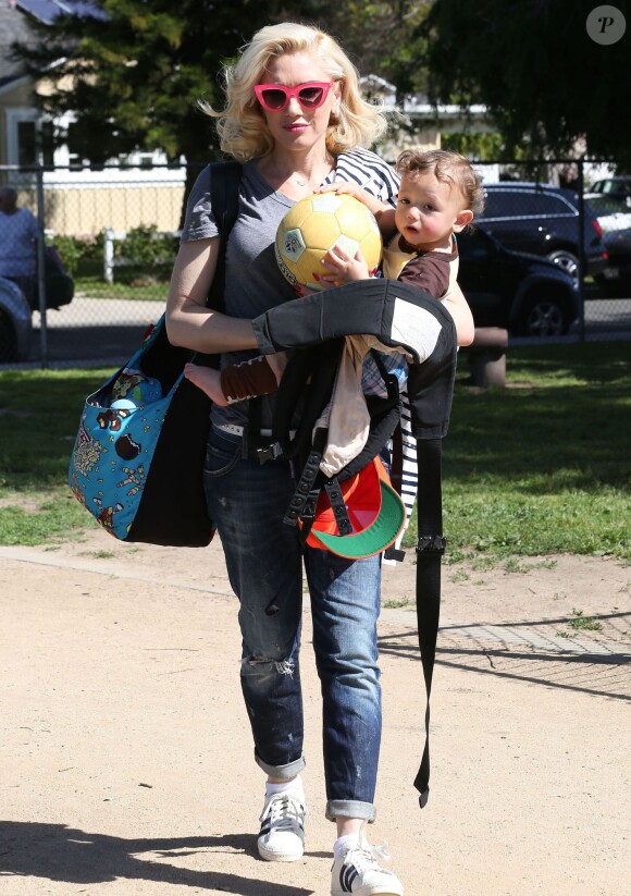 Gwen Stefani emmène ses fils Kingston, Zuma et Apollo à un match de football à Studio City le 7 mars 2015.