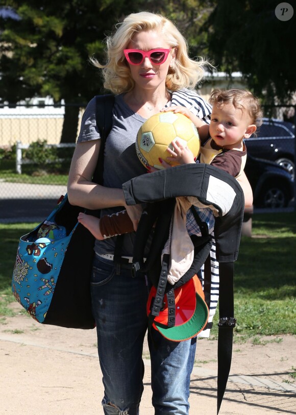 La chanteuse Gwen Stefani emmène ses fils Kingston, Zuma et Apollo à un match de football à Studio City le 7 mars 2015.
