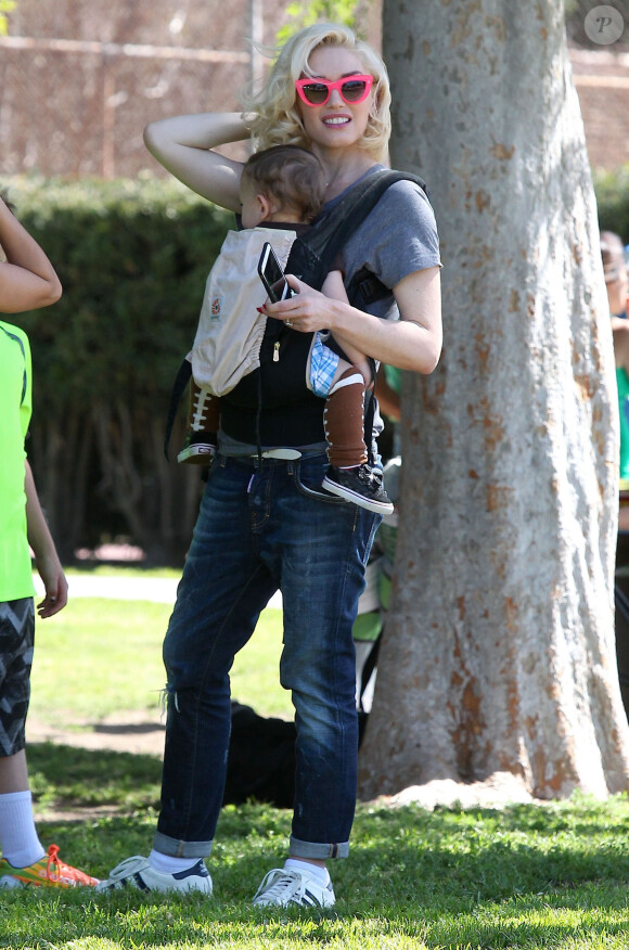 Gwen Stefani emmène ses fils Kingston, Zuma et Apollo à un match de football à Studio City le 7 mars 2015.