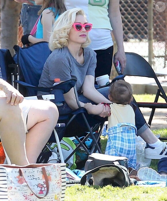 Gwen Stefani emmène ses fils Kingston, Zuma et Apollo à un match de football à Studio City le 7 mars 2015.