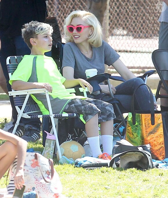 Gwen Stefani emmène ses fils Kingston, Zuma et Apollo à un match de football à Studio City le 7 mars 2015.
