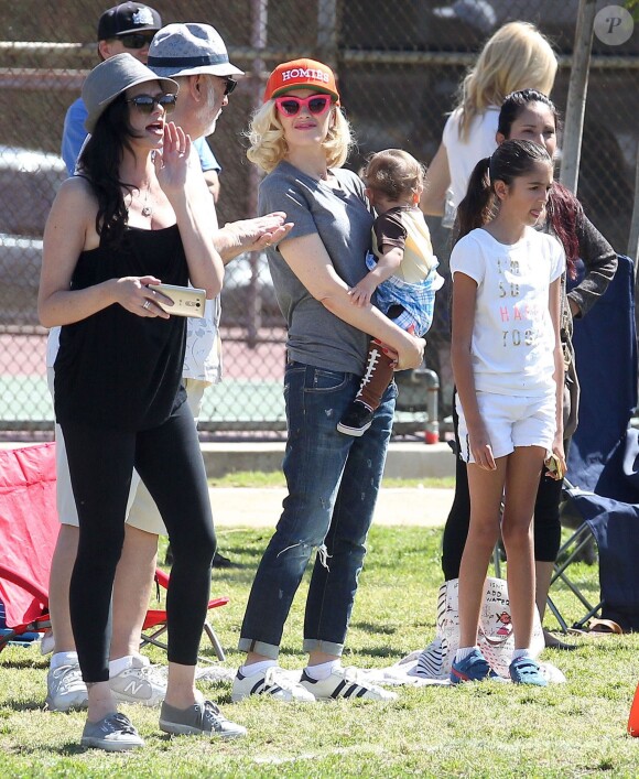 Gwen Stefani emmène ses fils Kingston, Zuma et Apollo à un match de football à Studio City le 7 mars 2015.