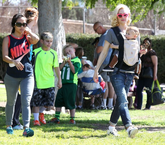 Gwen Stefani emmène ses fils Kingston, Zuma et Apollo à un match de football à Studio City le 7 mars 2015.