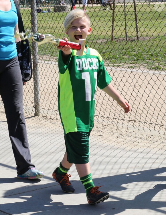 Gwen Stefani emmène ses fils Kingston, Zuma et Apollo à un match de football à Studio City le 7 mars 2015.