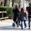 Exclusif - Michelle Hunziker se promène en famille avec son mari Tomaso Trussardi et leur fille Sole au zoo de Bergame en Italie, le 7 mars 2015.