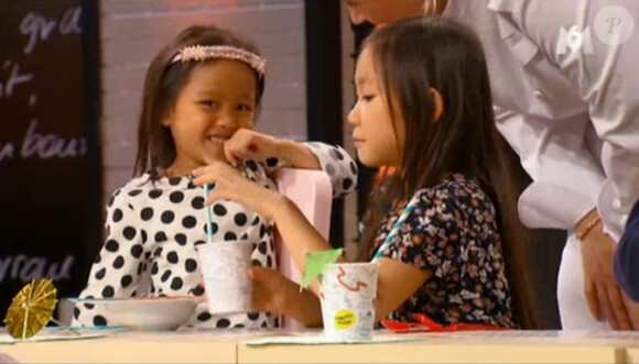 Quitterie et Charlotte, les deux filles de Hélène Darroze, dans Top Chef 2015, le 9 mars 2015 sur M6.