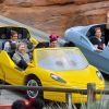 L'actrice Chloë Moretz s'amuse avec des amies à Disneyland, Anaheim le 27 février 2015