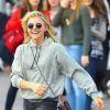 Exclusif - L'actrice Chloë Moretz s'amuse avec des amies à Disneyland, Anaheim le 27 février 2015