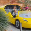 L'actrice Chloë Moretz s'amuse avec des amies à Disneyland, Anaheim le 27 février 2015 