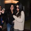 Selena Gomez à son arrivée à l'aéroport Roissy CDG le 10 mars 2015  
