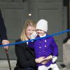 La princesse Estelle de Suède, 3 ans, ici avec sa nounou, célébrait avec sa maman la princesse héritière Victoria la fête du prénom Victoria, le 12 mars 2015, au palais royal à Stockholm.