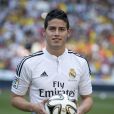  James Rodriguez devient le nouveau joueur de l'&eacute;quipe de football du Real de Madrid lors d'une c&eacute;r&eacute;monie de pr&eacute;sentation au stade Santiago Bernabeu &agrave; Madrid le 22 juillet 2014. 