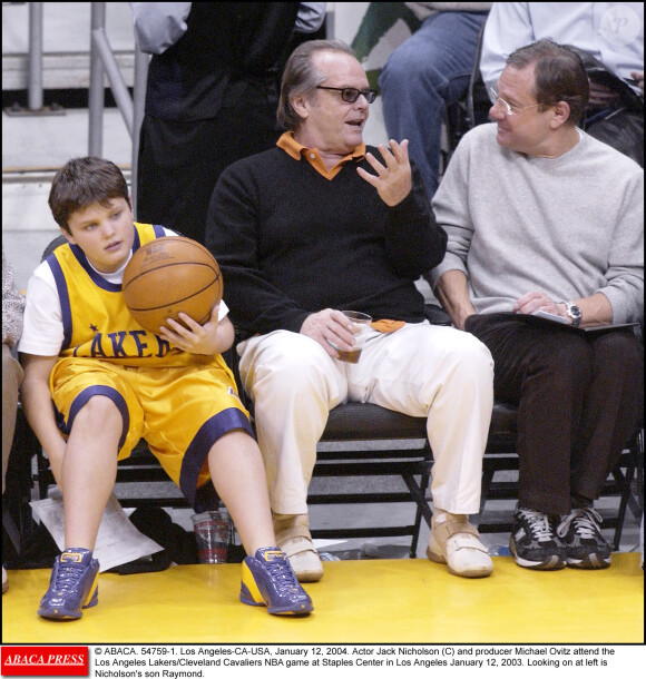 Jack Nicholson et Michael Ovitz assistent au match Los Angeles Lakers/Cleveland Cavaliers au Staples Center de Los Angeles le 12 janvier 2013