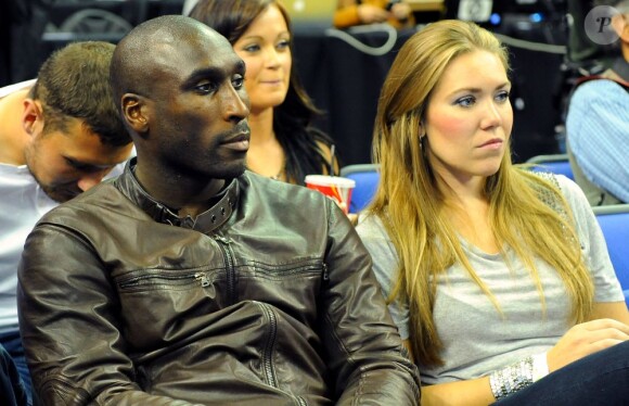 Sol Campbell et Fiona Barratt lors d'un match des Chicago Bulls le 5 octobre 2009