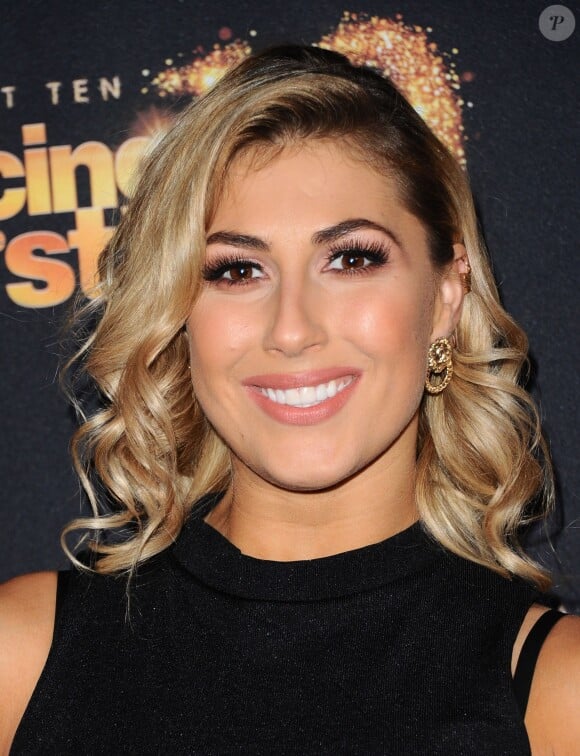 Emma Slater assiste à la soirée Dancing with the Stars pour la première de la vingtième saison à Los Angeles, le 16 mars 2015.