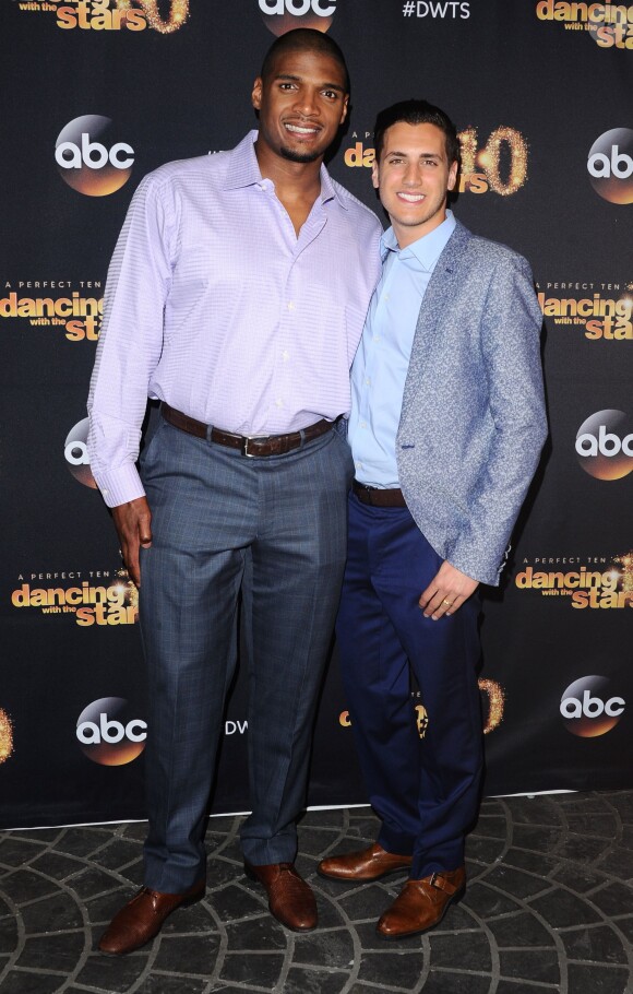 Michael Sam assite à la soirée Dancing with the Stars pour la première de la vingtième saison à Los Angeles, le 16 mars 2015.