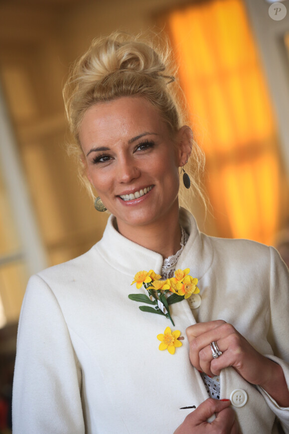 Elodie Gossuin lors de la 11e édition de l'opération "Une Jonquille pour Curie" à Paris, le 17 mars 2015.