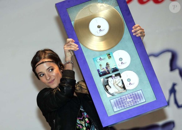 Alizée reçoit deux disques d'or et soulève les foules à Mexico City, au Mexique, le 26 juin 2008 !