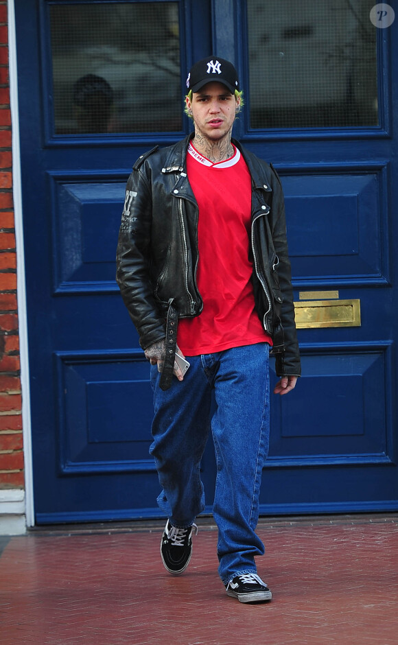 Richard Hilfiger quitte le domicile de sa petite amie Rita Ora à Londres. Le 17 mars 2015.