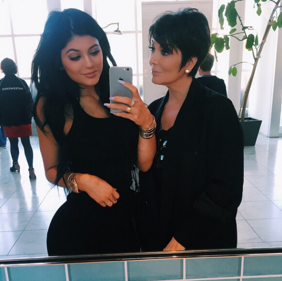 Kylie Jenner et sa mère Kris. Photo publiée le 25 février 2015.