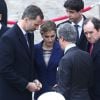 Le roi Felipe VI et la reine Letizia d'Espagne à Paris le 24 mars 2015, lors de la cérémonie officielle de bienvenue en présence du Premier ministre Manuel Valls à l'Hôtel des Invalides. Le couple royal venait d'apprendre le crash d'un Airbus A320 de Germanwings (Lufthansa) qui effectuait la liaison Barcelone-Düsseldorf dans les Alpes-de-Haute-Provence, non loin de Barcelonnette, et a décidé, conjointement avec le président François Hollande, d'annuler la visite d'Etat.