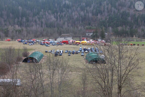 Image de l'intervention des secours et des autorités sur les lieux du crash de l'Airbus A320 de Germanwings, le 24 mars 2015, près de Barcelonnette