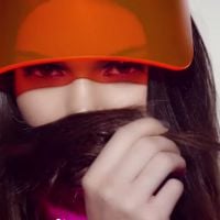 Kendall Jenner : Irrésistible face caméra pour un spot acidulé