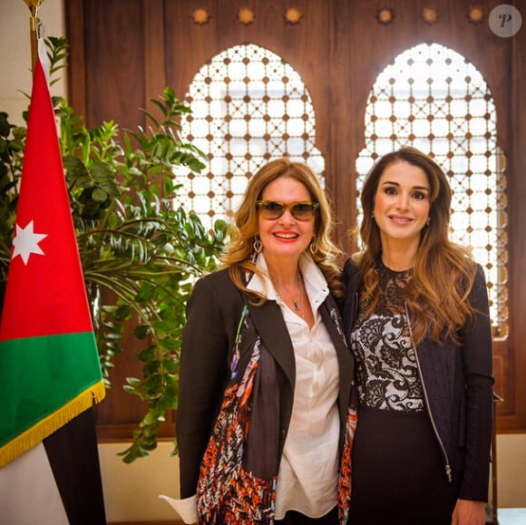 La reine Rania de Jordanie rencontrant l'actrice Yusra le 18 mars 2015 en amont de la Fête des mères en Jordanie, le 21 mars.