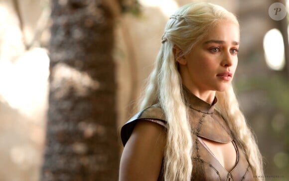 Emilia Clarke dans le costume de Daenerys Targaryen dans la série à succès de HBO Game of Thrones.