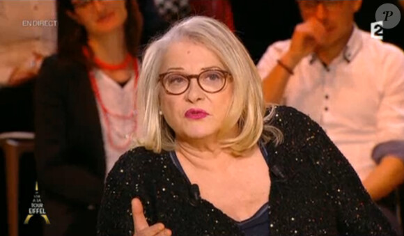 Josiane Balasko, invitée sur le plateau d'Un soir à la tour Eiffel sur France 2, le mercredi 25 mars 2015.