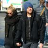 Exclusif - Sam Worthington et sa petite-amie Lara Bingle lors d'une balade romantique à New York, le 20 février 2014.  Exclusive - For Germany call for price - Couple Sam Worthington and Lara Bingle go for a romantic stroll in New York, New York on February 20, 2014.20/02/2014 - New York