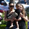 Kim Kardashian et North arrivent aux Commons, à Calabasas, pour aller au cinéma avec Kourtney Kardashian et ses enfants Mason et Penelope. Los Angeles, le 28 mars 2015.