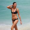 Exclusif - Le mannequin Alina Baikova profite d'un après-midi ensoleillé sur une plage de Miami. Le 27 mars 2015.
