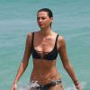 Exclusif - Le mannequin Alina Baikova se baigne lors d'un après-midi sur une plage de Miami. Le 27 mars 2015.