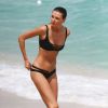 Exclusif - Le mannequin Alina Baikova profite d'un après-midi ensoleillé sur une plage de Miami. Le 27 mars 2015.