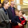 Les jumeaux du prince Laurent et de la princesse Claire, le prince Nicolas et le prince Aymeric, 9 ans, ont eu droit à un cours particulier à la pâtisserie Verboven, à Hasselt, le 28 mars 2015. Ils ont notamment appris à réaliser la spécialité locale - et celle de la maison : la tarte limbourgeoise.