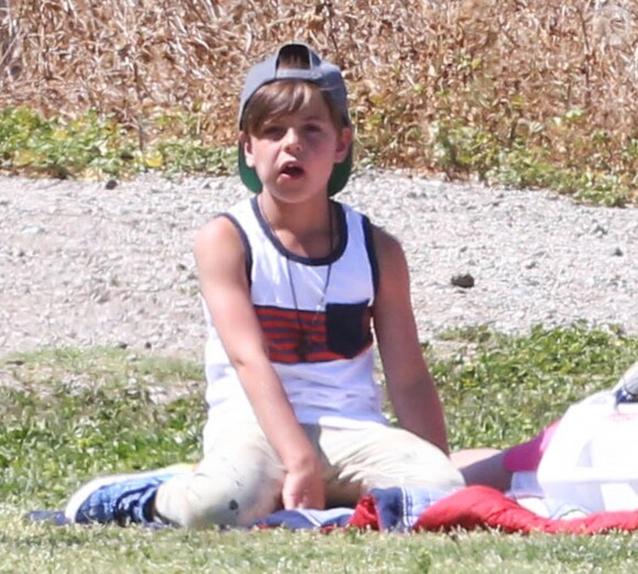 Britney Spears regarde son fils Jayden jouer au football à Woodland Hills en compagnie de son aîné Sean, le 29 mars 2015.