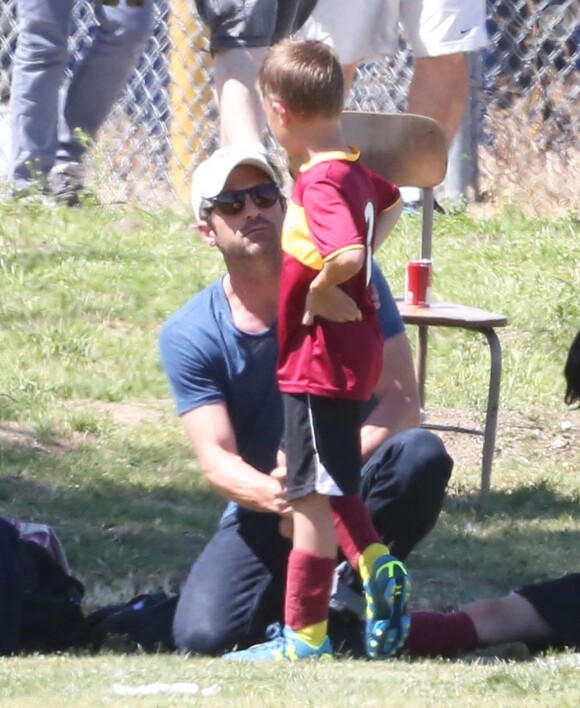 Patrick Dempsey est allé voir ses fils Darby et Sullivan jouer au football à Woodland Hills, le 29 mars 2015