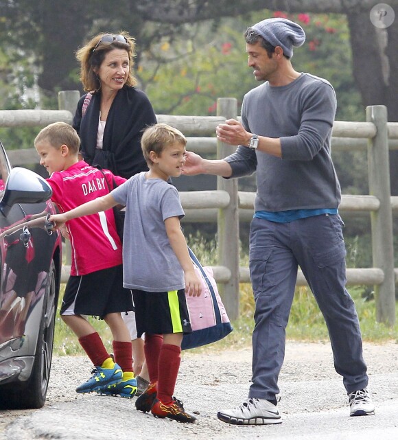 Exclusif - Patrick Dempsey est allé chercher ses fils Darby et Sullivan à leur entrainement de football à Malibu, le 28 mars 2015