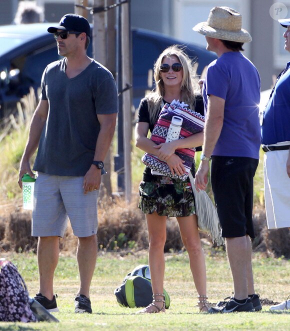 Eddie Cibrian et sa femme LeAnn Rimes sont allés voir Jake, le fils de Eddie, jouer au football à Canoga Park, le 29 mars 2015