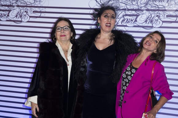 Nana Mouskouri, Rossy de Palma et Victoria Abril - Vernissage de l'exposition "Jean Paul Gaultier" au Grand Palais à Paris, le 30 mars 2015.