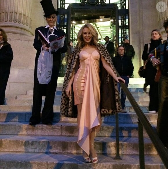 Kylie Minogue au vernissage de l'exposition "Jean Paul Gaultier" au Grand Palais à Paris, le 30 mars 2015.